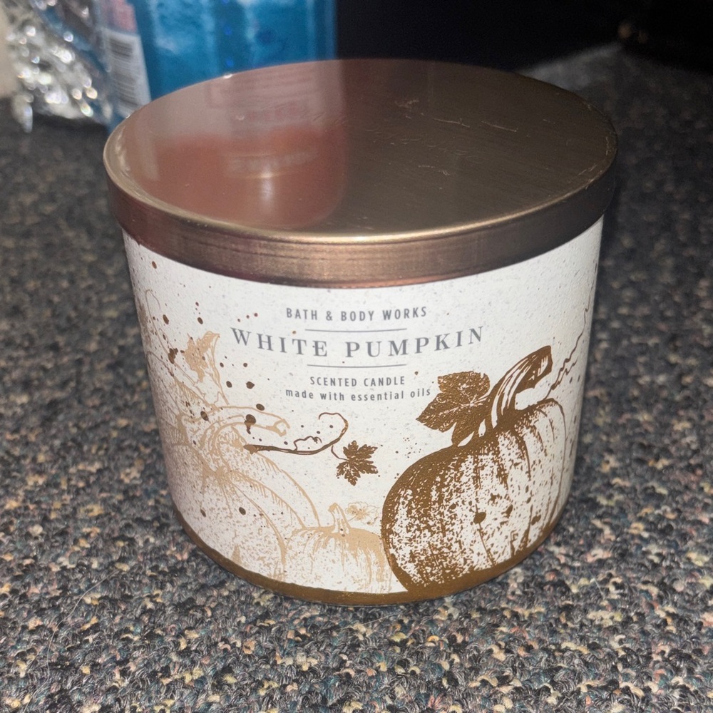 Bath & Body Works White Pumpkin Candle with Gold Lid